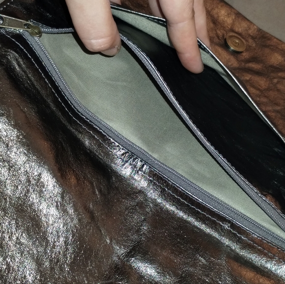 NWT UASHMAMA ITALIAN MADE METALLIC CLUTCH ~ 11" x 9" ~ FOLD-OVER,1 SNAP CLOSURE - Picture 10 of 16